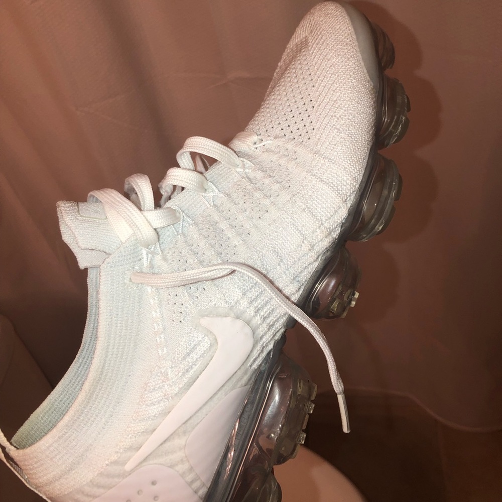 vapormaxes white